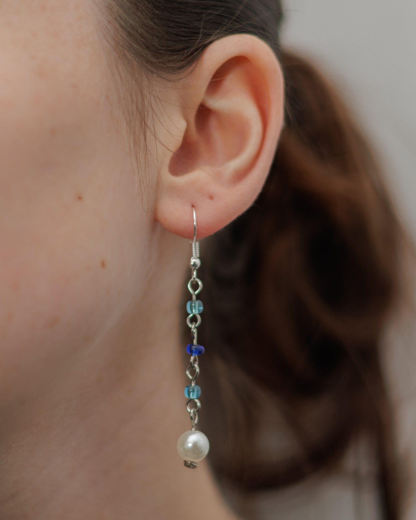 Boucles d'oreille longue perle nacrée